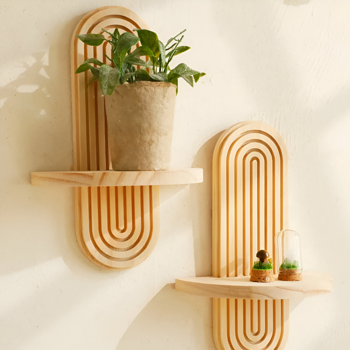 Étagère murale géométrique moderne noire, idéale pour salon ou chambre avec rangement optimisé.