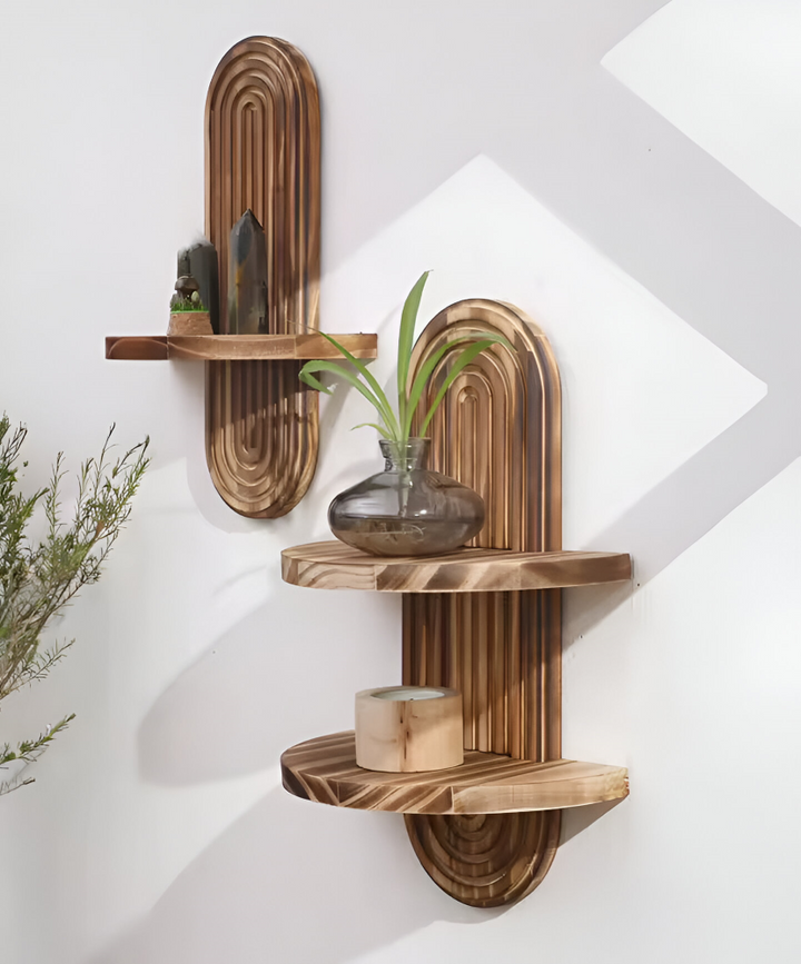 Décoration murale bohème chic avec cette étagère ovale en bois rustique. Organisation et rangement facile.
