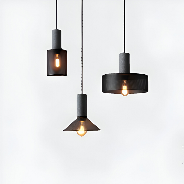 Luminaire à pendule rustique, parfait pour salle à manger, crée une ambiance chaleureuse et stylée.