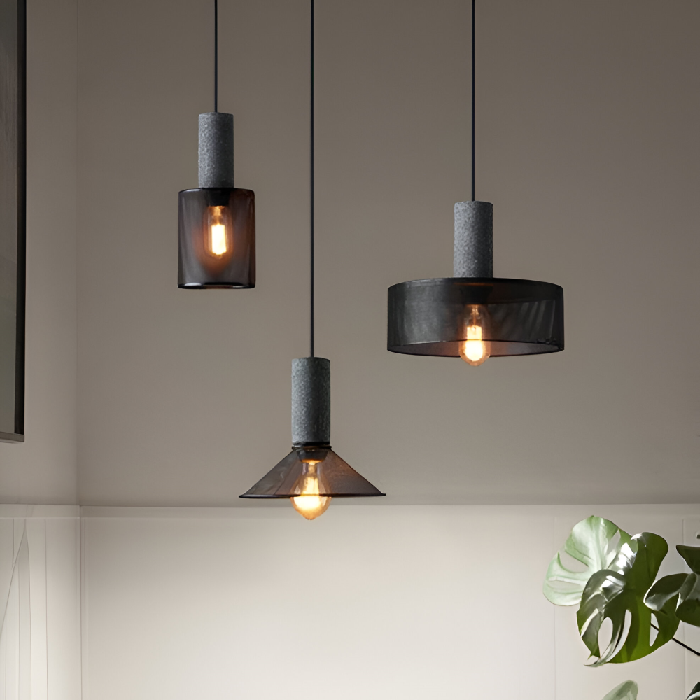 Luminaire suspendu style rustique, éclairage doux, crée une ambiance conviviale et moderne.