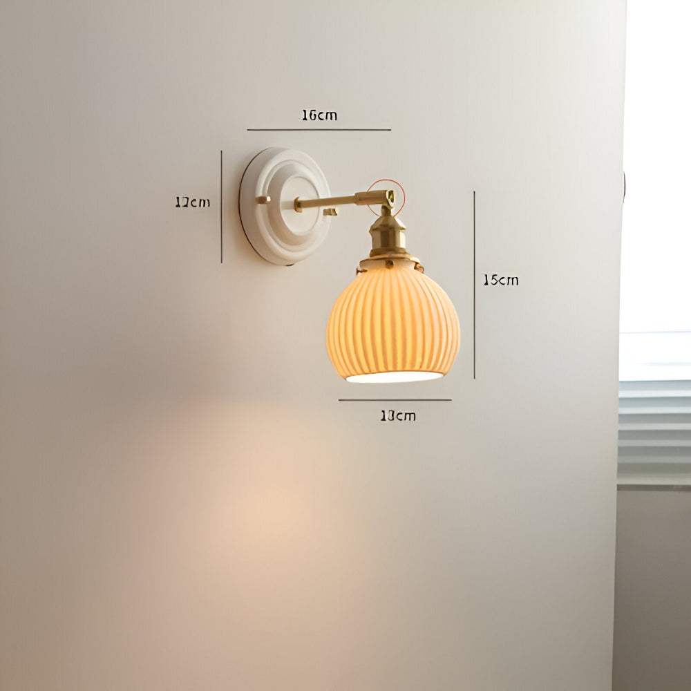 Applique murale rustique élégante, luminaire design pour décoration intérieure.