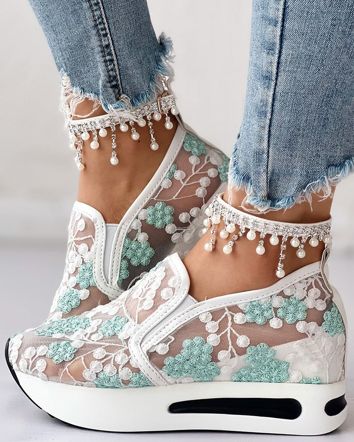 Chaussures femmes orthopédiques avec soutien optimal, design élégant. Respirantes pour un confort durable.