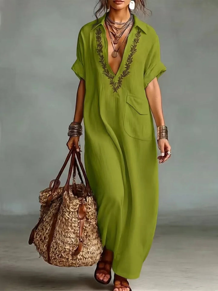 Kaftan bohème femme fluide, idéal pour la plage ou les vacances d'été. Col V brodé élégant.