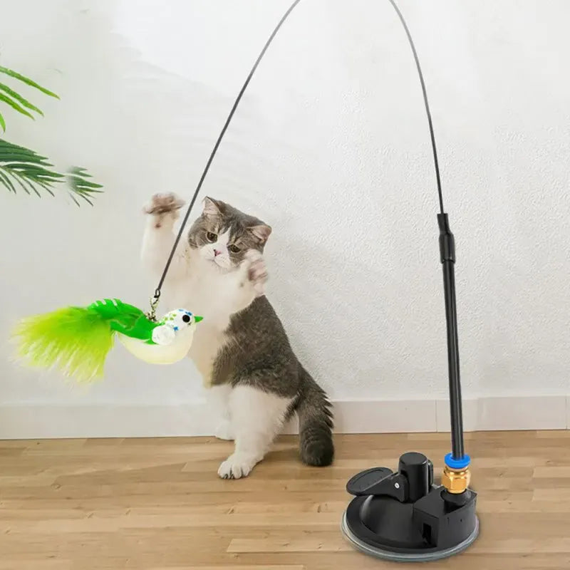 Jouet chat à plume et ventouse pour un divertissement interactif, stimulant l'instinct de chasse des félins.