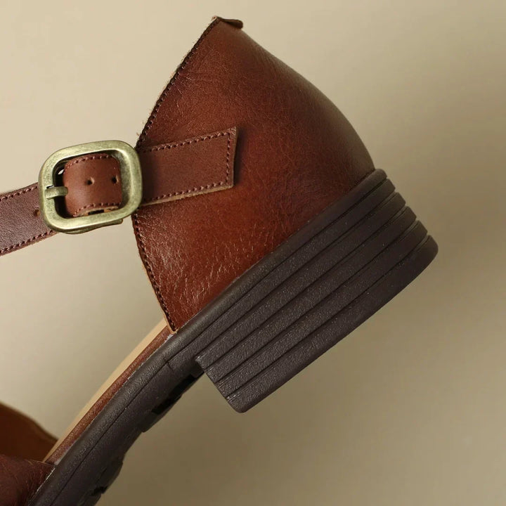 Sandales plates Marivelle pour femmes, confort quotidien garanti, style T-strap décontracté et élégant pour l'été.
