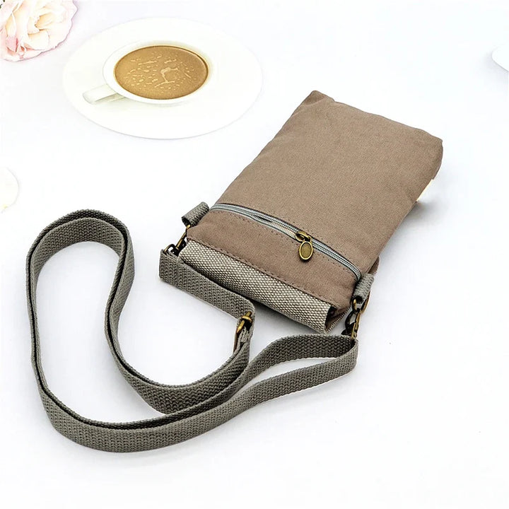 Sac pochette femme Linoé en toile résistante, design épuré, idéal pour transporter votre smartphone et petits objets.