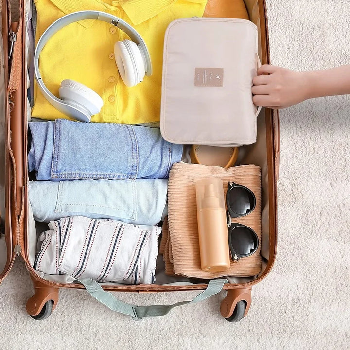 Organisation compacte: trousse de toilette de voyage avec multiples compartiments pour tous vos accessoires d'hygiène.