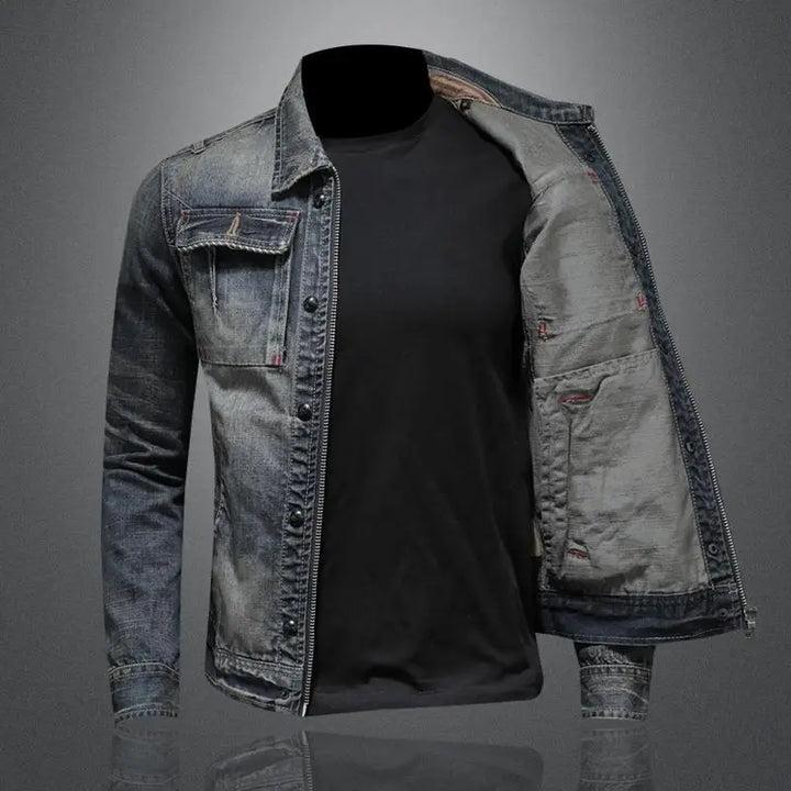 Veste homme classique grise, style rétro intemporel. Parfaite pour une tenue décontractée de printemps ou d'automne.