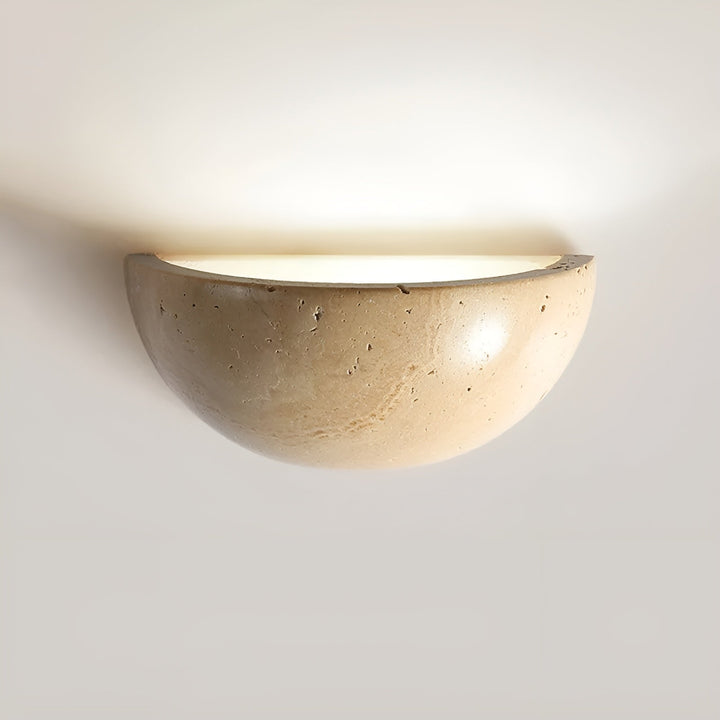 Applique murale LED ZenGlow, style wabi-sabi, semi-circulaire, aspect pierre, lumière douce pour déco zen.