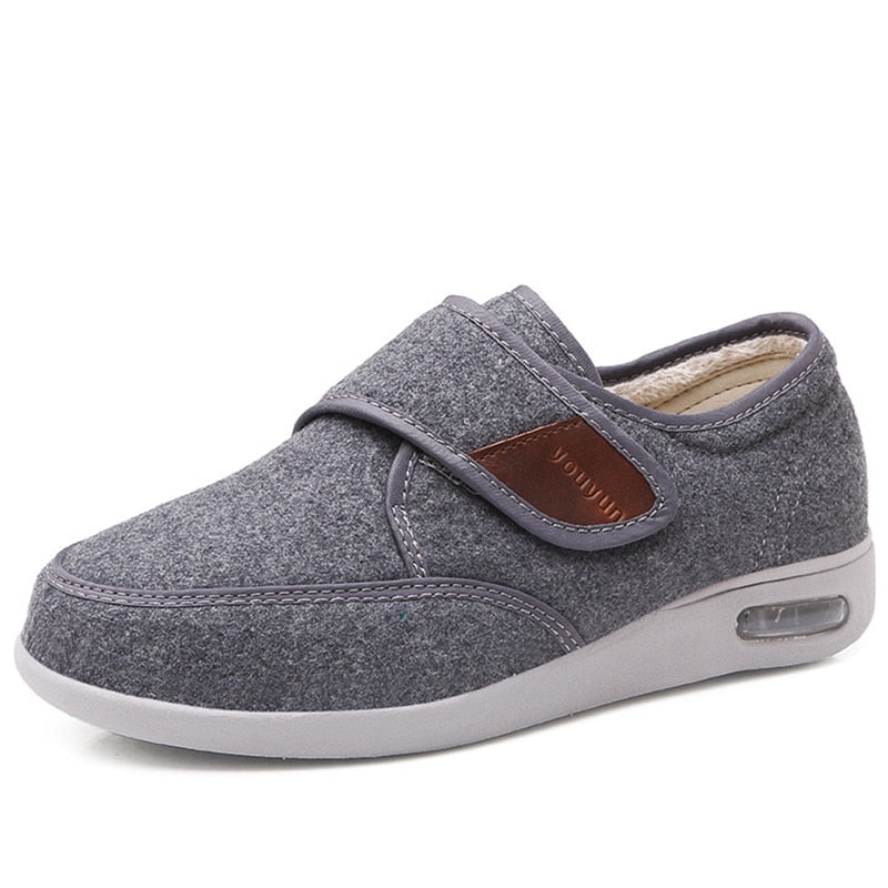 Chaussures orthopédiques confortables et décontractées pour hommes et femmes, idéales pour pieds sensibles et soutien plantaire.