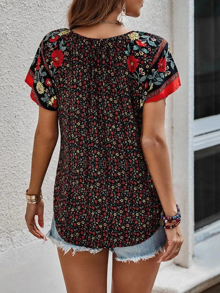 Blouse femme Kataleya à manches courtes, élégante et confortable. Parfaite pour le bureau ou un style décontracté chic.