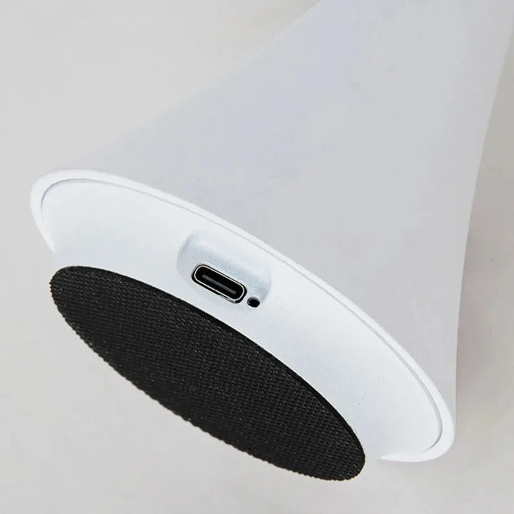 Lampe de table design champignon, sans fil LED, style moderne épuré pour décoration intérieure.