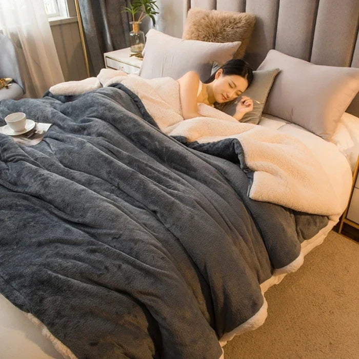 Housse de couette polaire réversible au design moderne, pour un intérieur chaleureux et stylé.