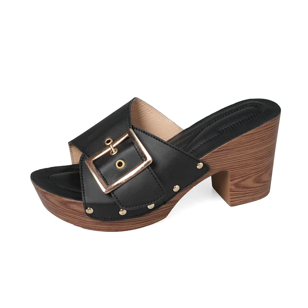 Sandales compensées modernes pour femmes, avec plateforme chic, idéales pour l'été branché.
