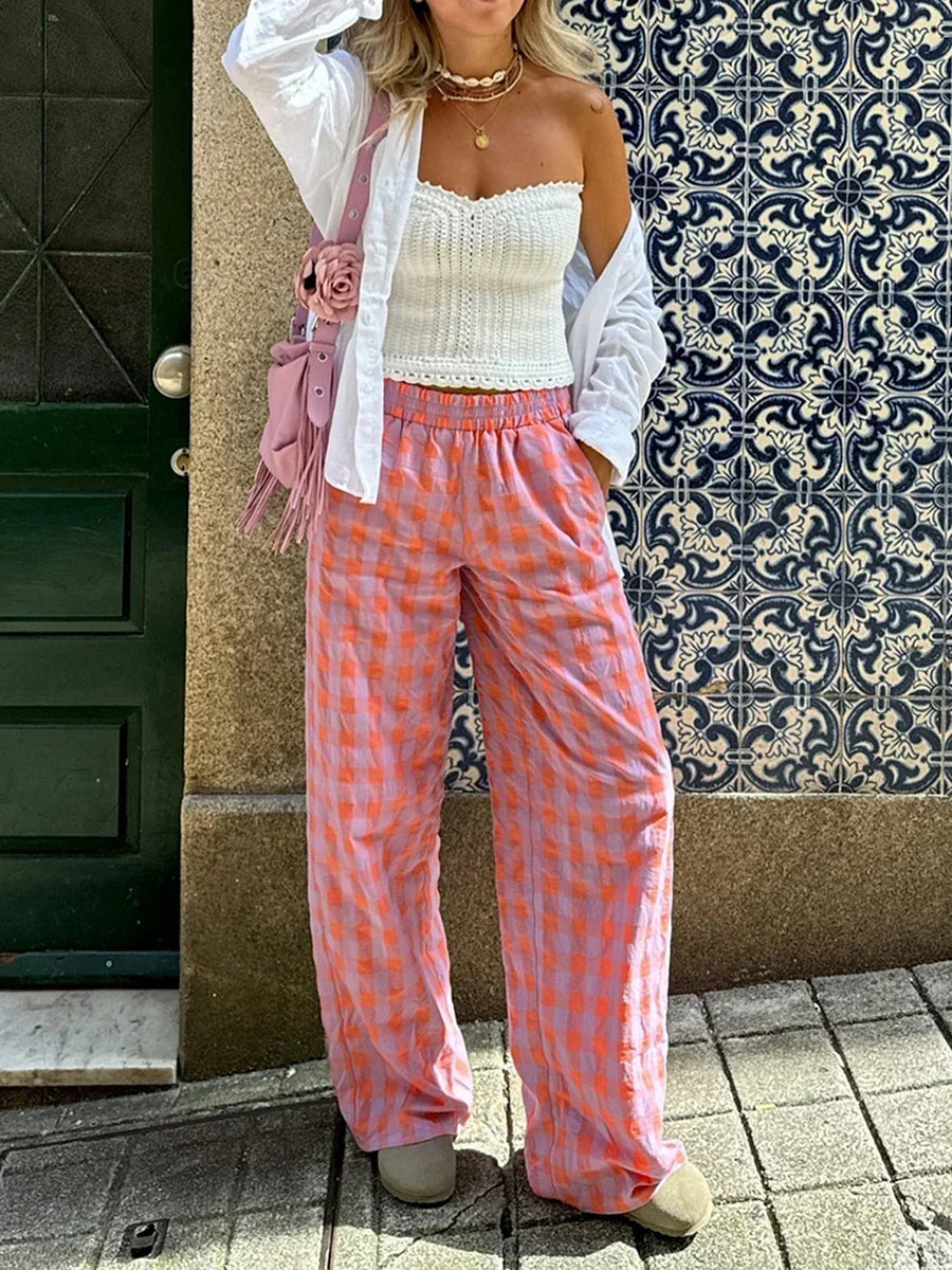Pantalon décontracté femme à carreaux, taille haute et jambe droite, style tendance pour l'été.