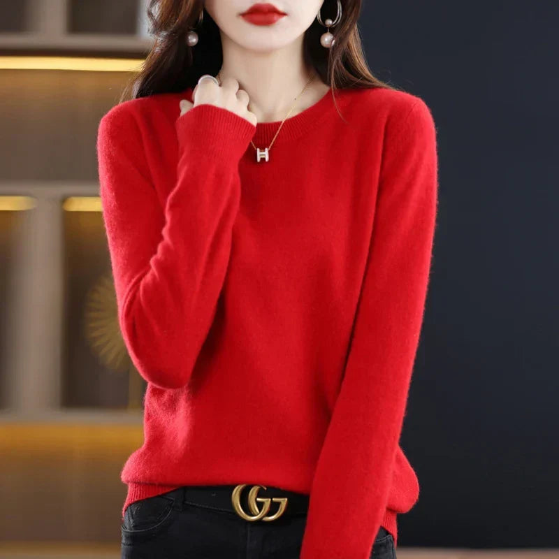 Confortable pull d'hiver pour femme, doux et chic. Essentiel mode féminine, pull chaud tricoté.