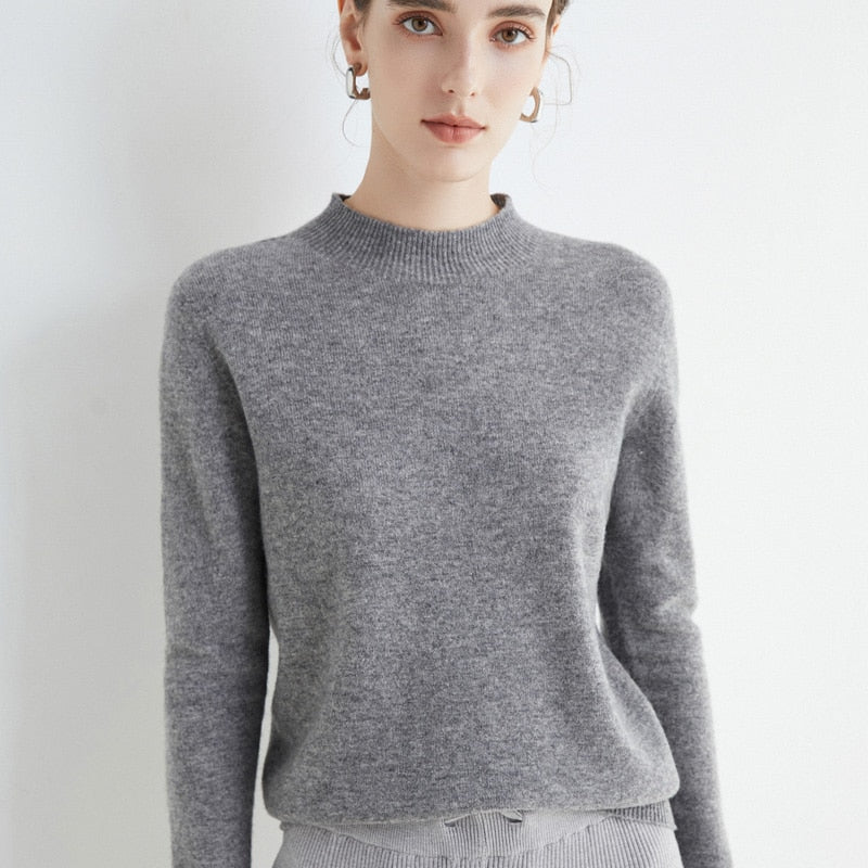 Pull PARIS femme en cachemire doux, col rond, un vêtement élégant pour une allure raffinée et décontractée.