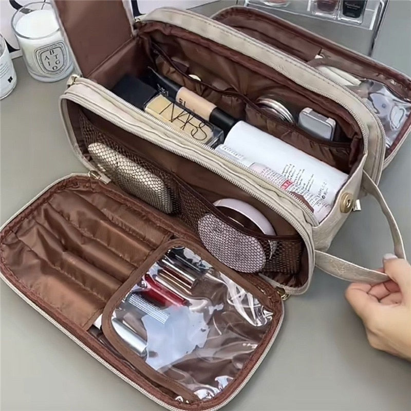 Trousse de maquillage BeautéBox élégante en cuir PU pour femme, rangement cosmétiques et accessoires beauté.