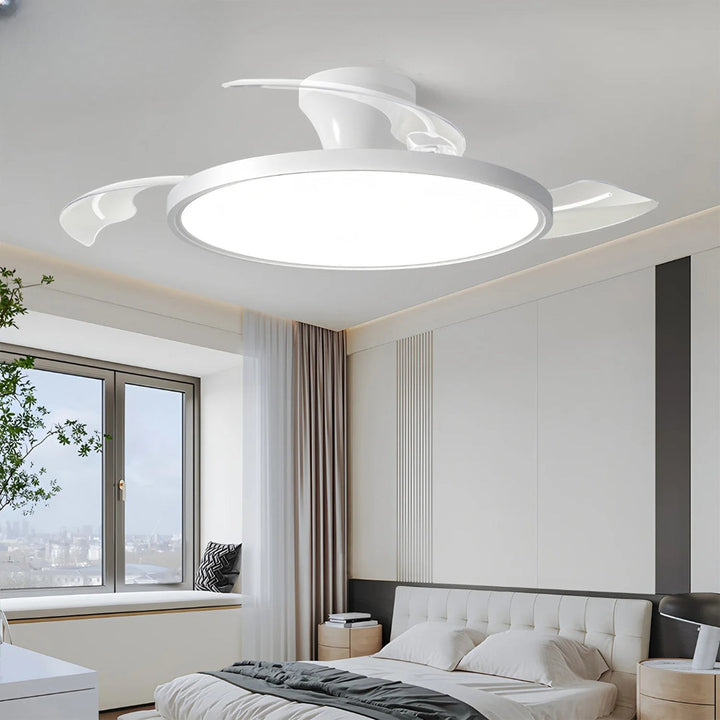 Ventilateur de plafond LED moderne avec éclairage dimmable pour intérieur. Design élégant et silencieux.
