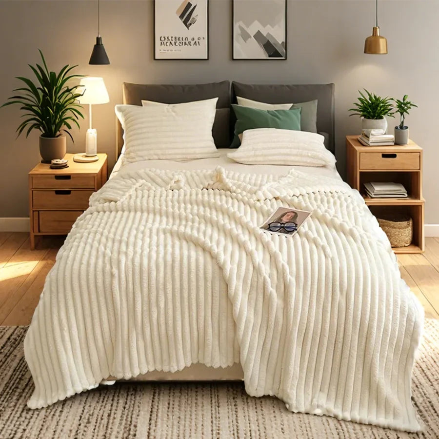 Plaid hiver douillet LuxeCocoon pour salon, polyester chaud et confortable.