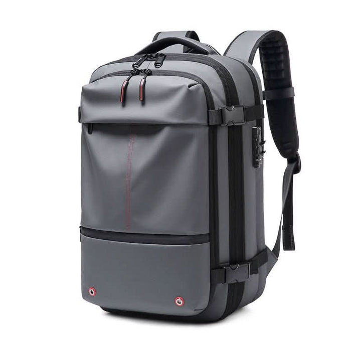 Sac à dos AIRTRAIL compact plié, démontrant sa portabilité et facilité de rangement pour le voyage.
