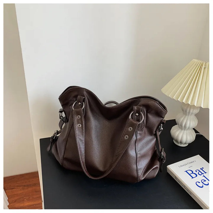 Sac cabas femme en similicuir résistant, offre une grande capacité pour les cours et le quotidien.