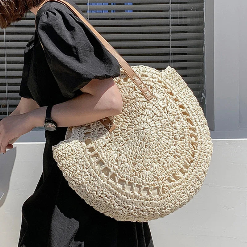 Accessoire été : sac en paille pour femme, grand, léger, style bohème pour la plage.