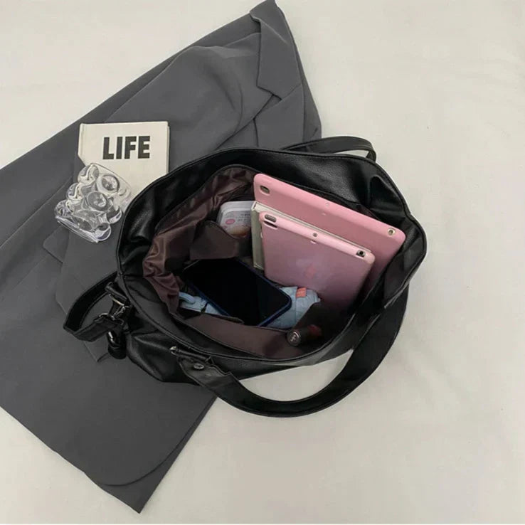 Sac femme élégant en cuir, style chic intemporel pour toutes vos tenues, un accessoire clé.