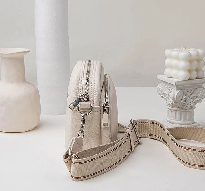 Sac bandoulière rectangulaire femme couleur crème, sac banane chic et tendance pour toutes occasions.