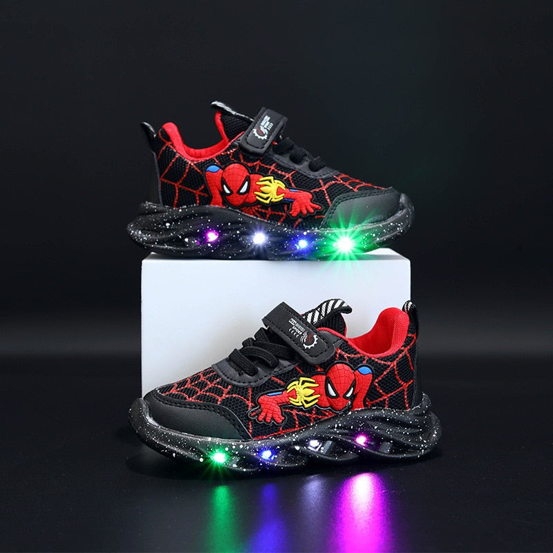 Chaussures lumineuses anti-dérapantes pour garçons et filles. Parfaites pour le sport, les jeux et le confort quotidien.
