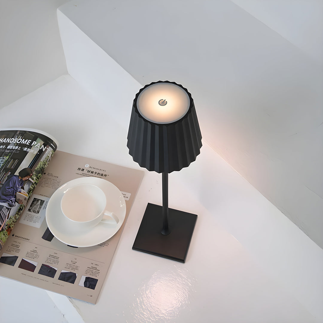 Éclairage LED dimmable: Lampe de table tactile scandinave, sans fil et rechargeable. Idéale pour design moderne.