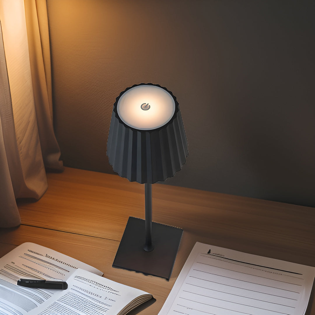 Créez l'ambiance avec cette lampe de table LED tactile dimmable. Design scandinave, sans fil, rechargeable.