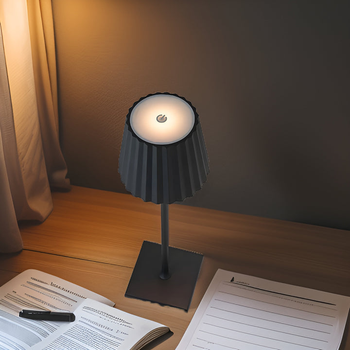 Créez l'ambiance avec cette lampe de table LED tactile dimmable. Design scandinave, sans fil, rechargeable.
