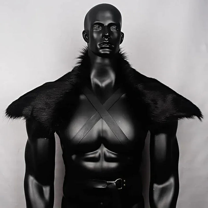 Cape viking authentique pour homme, fausse fourrure épaisse et sangle robuste. Idéale pour déguisement de guerrier, Halloween.