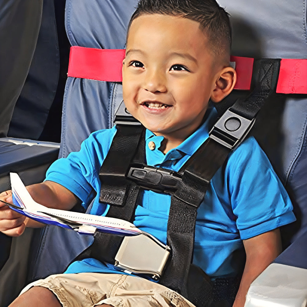 Harnais de sécurité enfant ajustable pour avion, assure le confort et la sécurité des tout-petits pendant le vol.