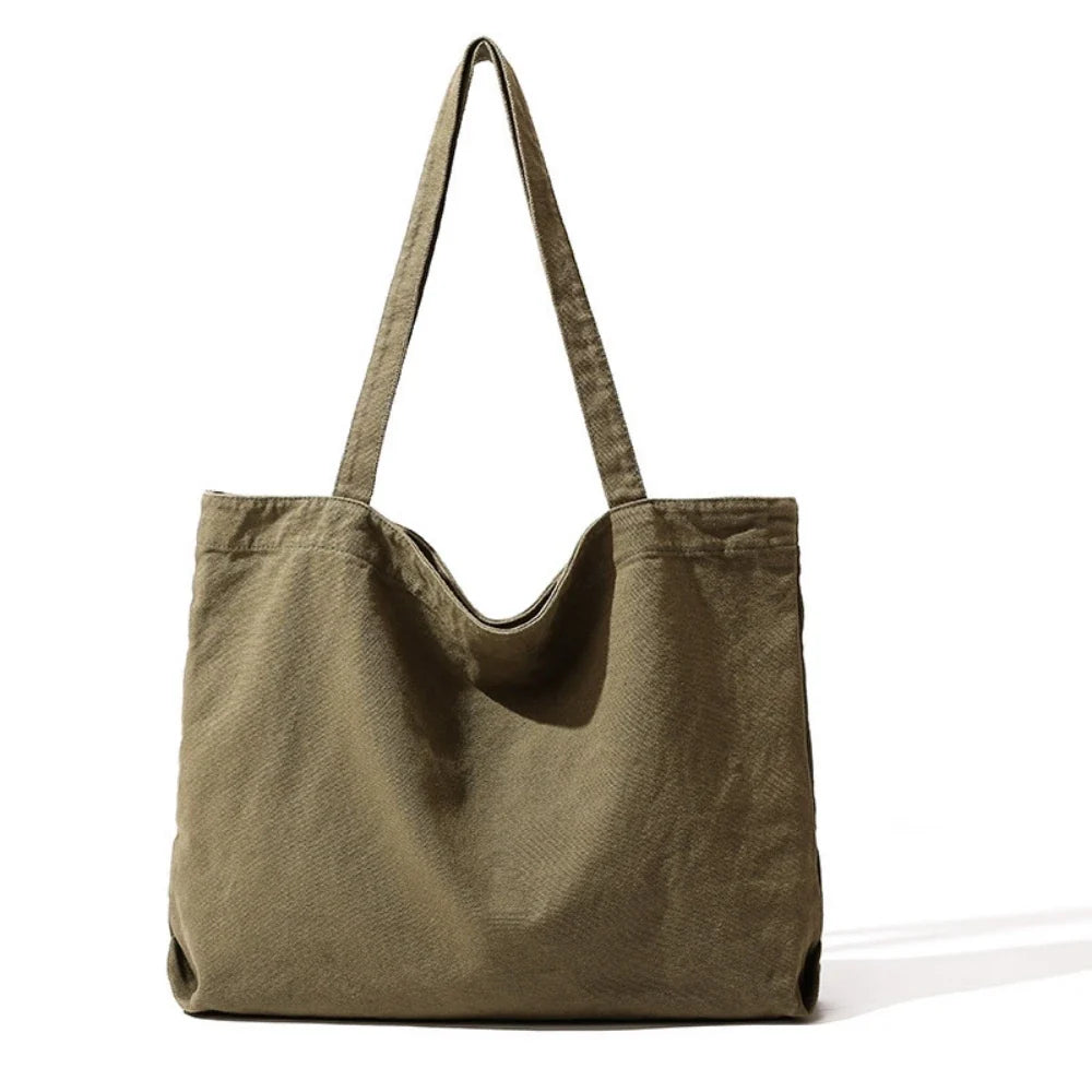 Détail des poignées robustes du sac cabas en coton. Accessoire pratique et élégant, parfait pour femme.