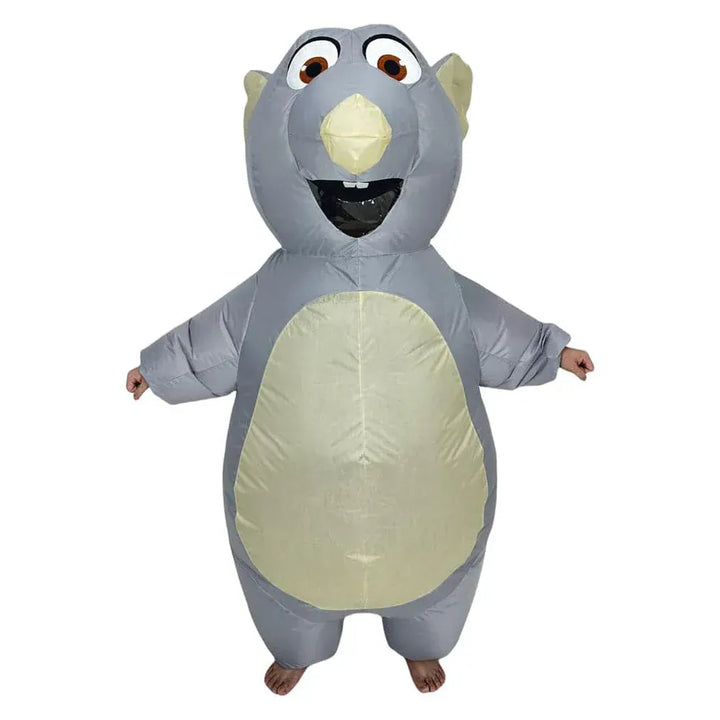 Adulte portant un déguisement gonflable de souris grise hilarante, prêt pour le carnaval ou une soirée à thème festive.