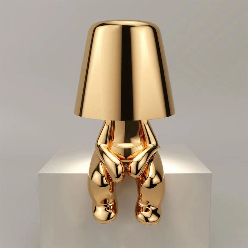 Lampe de table LED à lueur douce, design homme stylisé, lumière d'ambiance moderne pour salon et chambre.