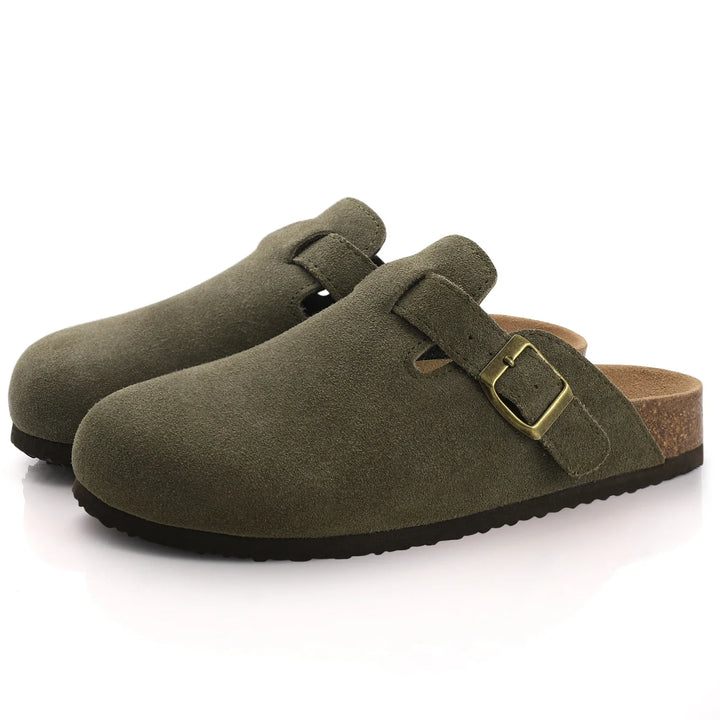Pantoufles en daim pour un confort ultime, style sabot Boston, parfaites pour l'intérieur.
