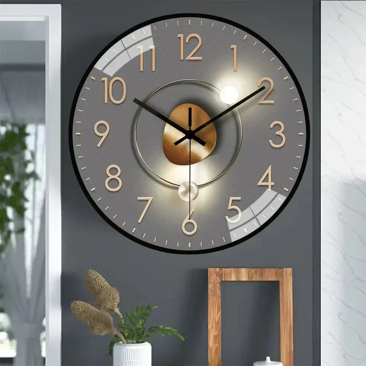 Sublime horloge murale silencieuse au design classique, parfaite pour une chambre ou un bureau paisible.