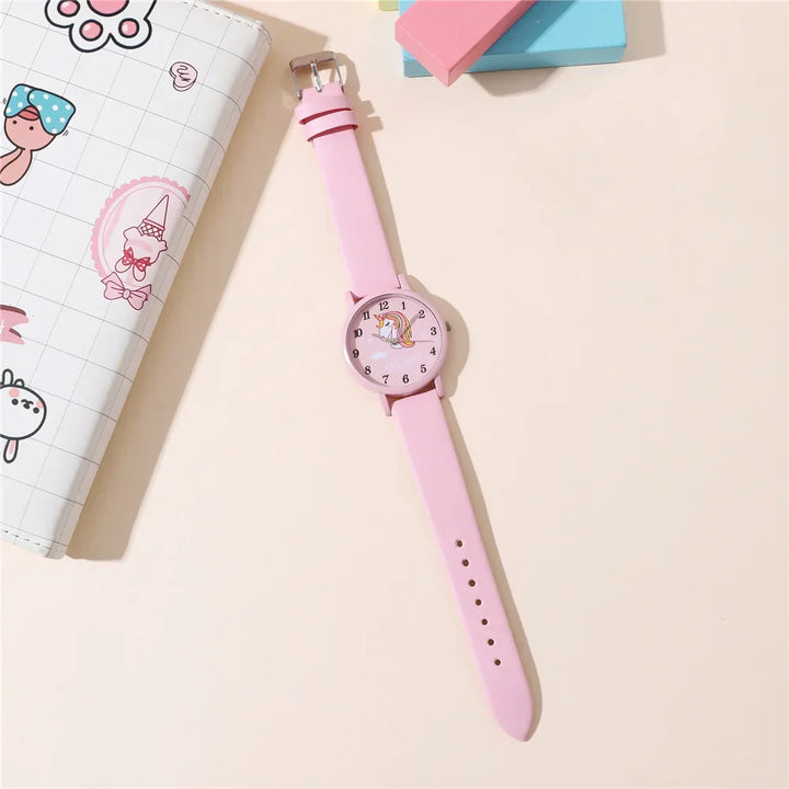 Montre licorne mignonne pour fille, bracelet en cuir PU rose. Un accessoire de mode et d'apprentissage magique.