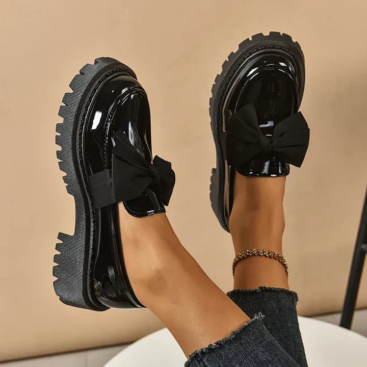 Garisa: Chaussures plateforme femmes. Nœud papillon chic, confort élégant et moderne.