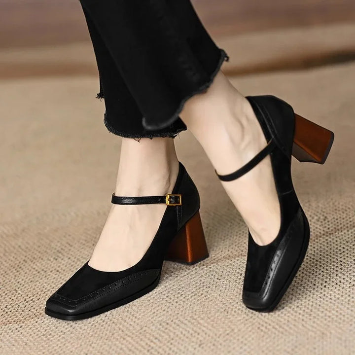Paire d'escarpins Florence classiques et élégants pour femmes, style rétro confortable avec talon carré.