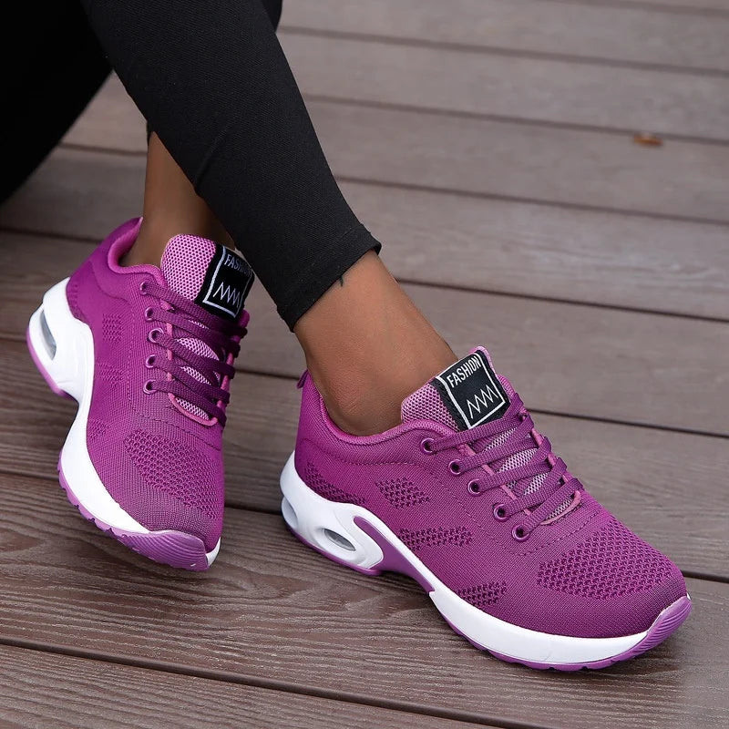 AeroLuxe Elite, chaussures de sport unisexes légères et respirantes, parfaites pour l'entraînement, la course et la marche active.