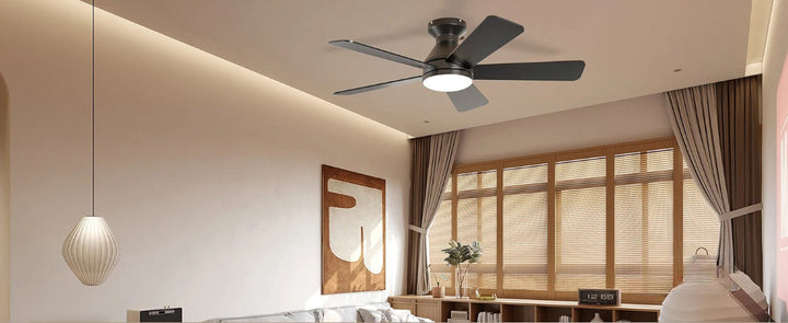Ventilateur de plafond LED moderne à télécommande. Fonction réversible, design élégant pour toutes pièces de la maison.