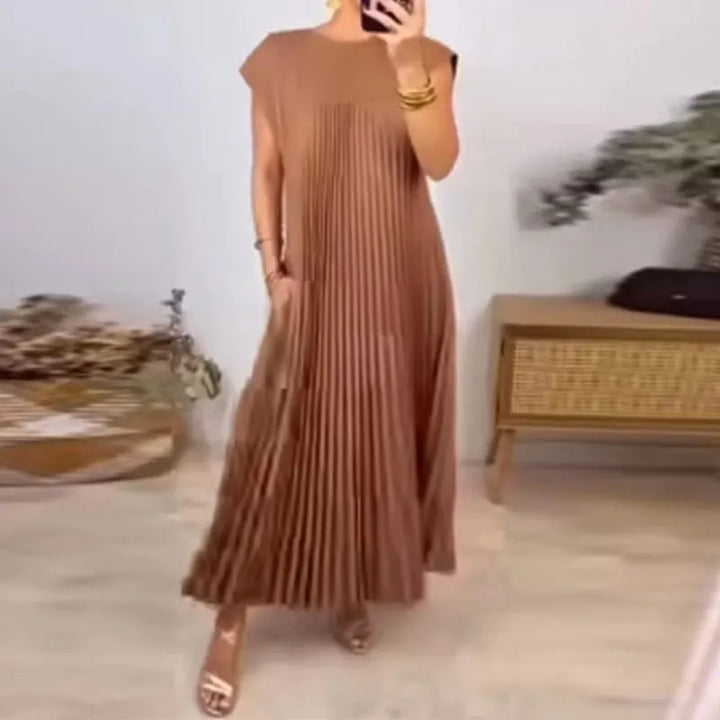 Robe femme chic plissée Tamara, élégante et confortable pour diverses occasions. Style polyvalent printemps-été.