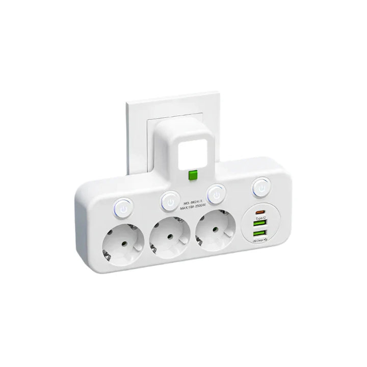 Multiprise intelligente 2500W blanche avec 4 prises et ports USB-C pour charger appareils électroniques à la maison.