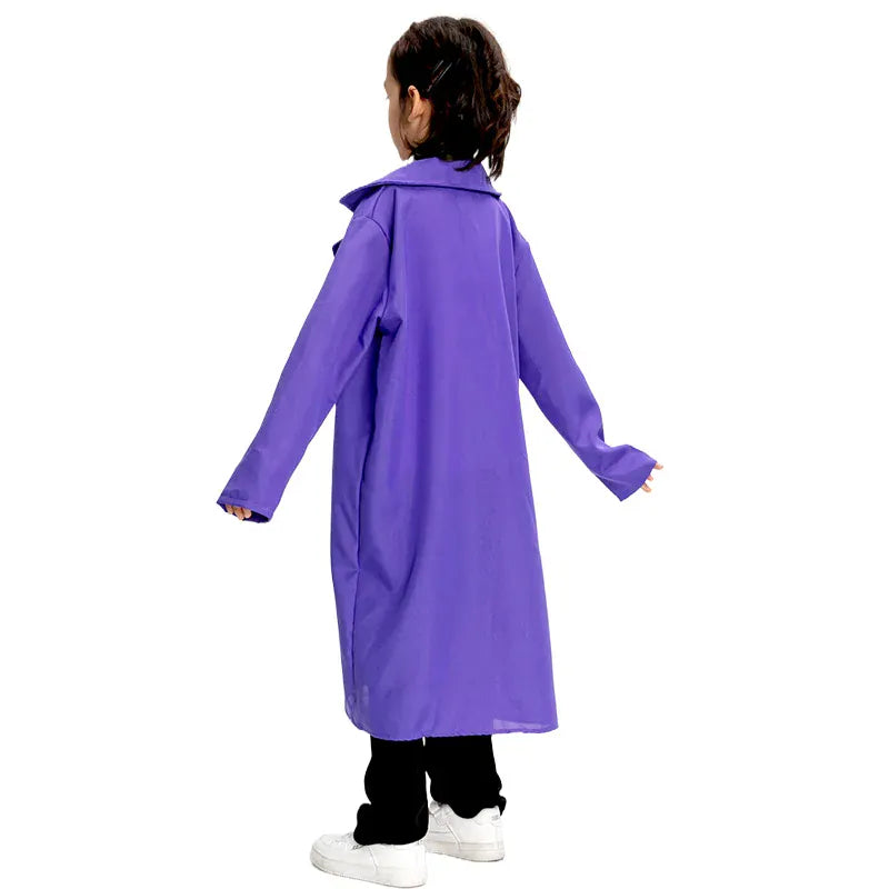 Enfant en costume complet de Joker violet, prêt pour le cosplay et les célébrations d'Halloween.