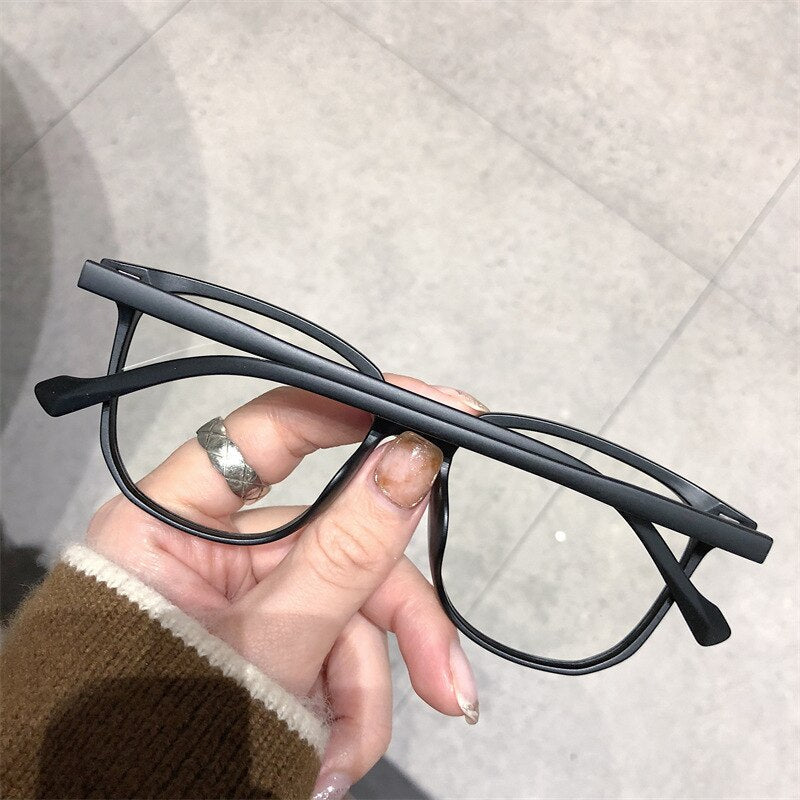 Lunettes optiques unisexes, correction myopie et protection lumière bleue, pour un style et un confort optimal.