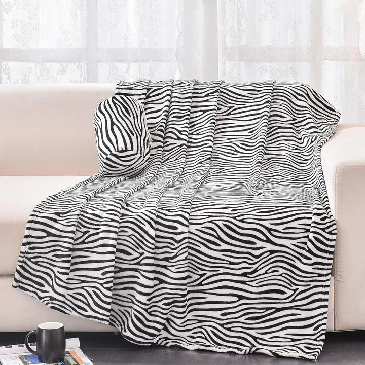 Couverture polaire léopard chaude et moelleuse, confort absolu pour vos soirées hivernales sur le canapé ou au lit.